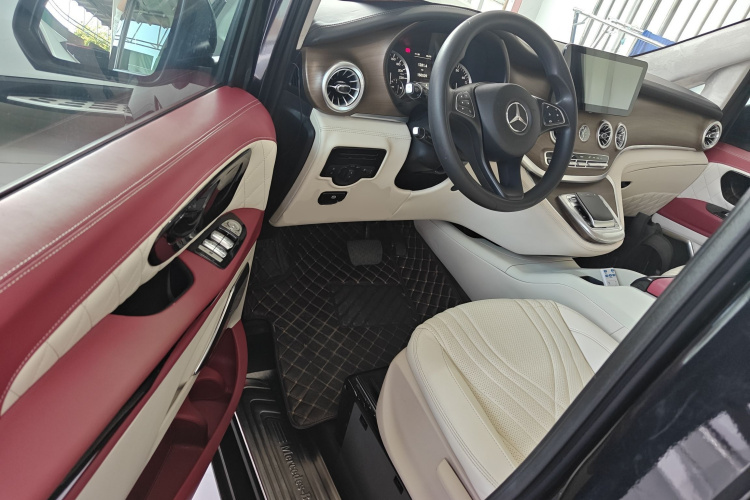 奔驰 威霆 2018款 2.0T 精英版 7座 国VI中控内饰20