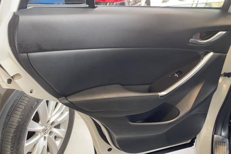 马自达CX-5 2015款 2.5L 自动四驱尊贵型局部细节9009