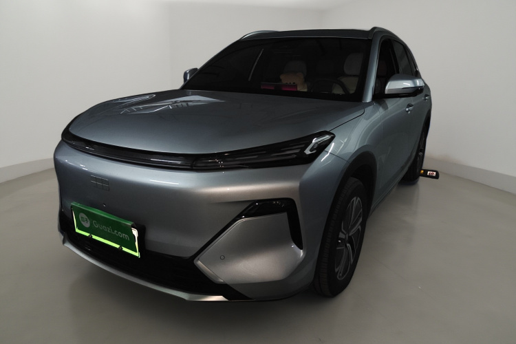 吉利银河 银河星舰7 EM-i 2025款 120km 探索+版车身外观1