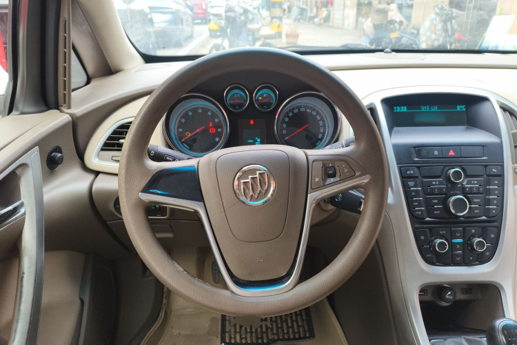 别克 英朗 2013款 GT 1.6L 手动进取版中控内饰13