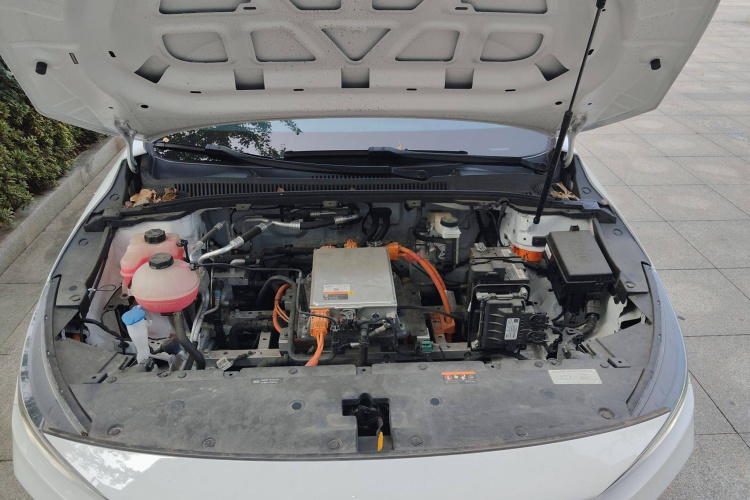 吉利几何A 2024款 410KM 出行版机舱底盘24