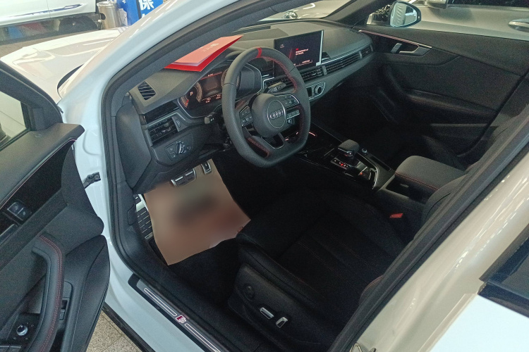 奥迪A4L 2025款 200万辆悦享版 40 TFSI 豪华动感型中控内饰7002
