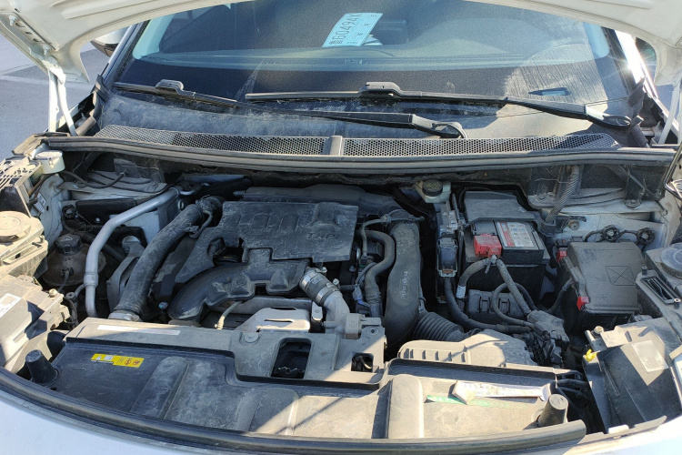 标致4008 2017款 350THP 精英版机舱底盘24