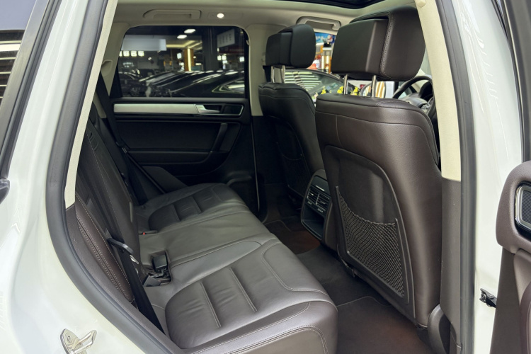 大众 途锐 2015款 3.0TSI 标配型中控内饰7011