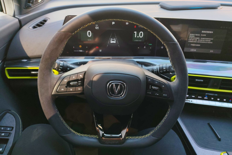 长安UNI-T 2022款 1.5T 运动版 旗舰型局部细节13