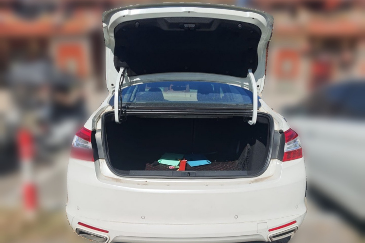 标致408 2018款 改款 350THP 自动豪华版中控内饰23