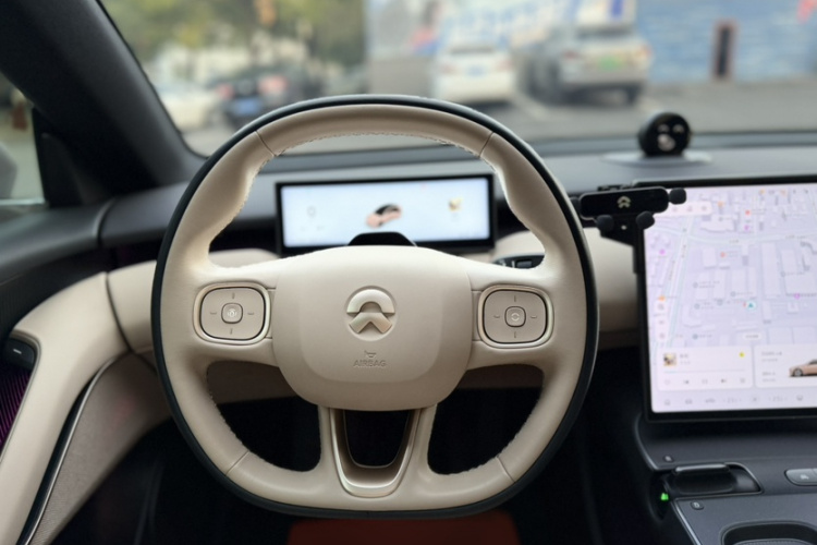 蔚来ET5 2022款 75kWh中控内饰7006