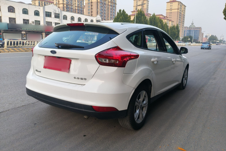 福特 福克斯 2018款 两厢经典 1.6L 自动舒适型智行版车身外观6004