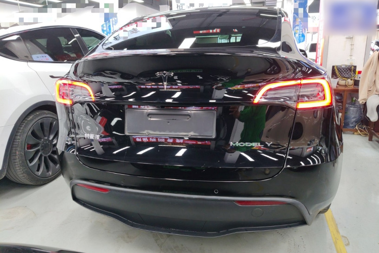 特斯拉 Model Y 2022款 后轮驱动版车身外观6