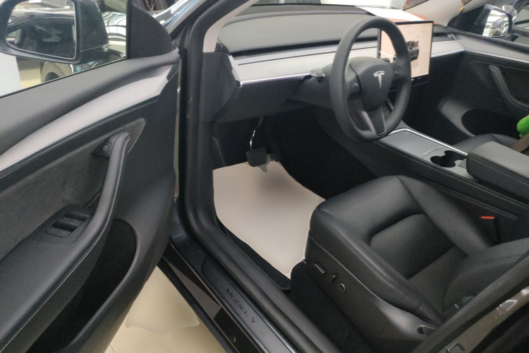 特斯拉 Model Y 2024款 长续航全轮驱动版中控内饰7003