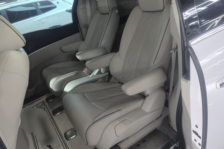 别克GL8 2021款 陆上公务舱 652T 豪华型中控内饰21