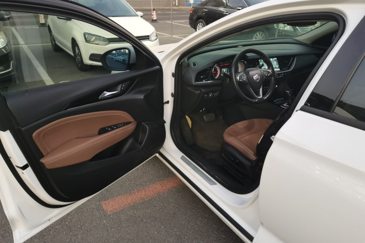 别克 君威 2019款 20T 精英型 国V中控内饰20