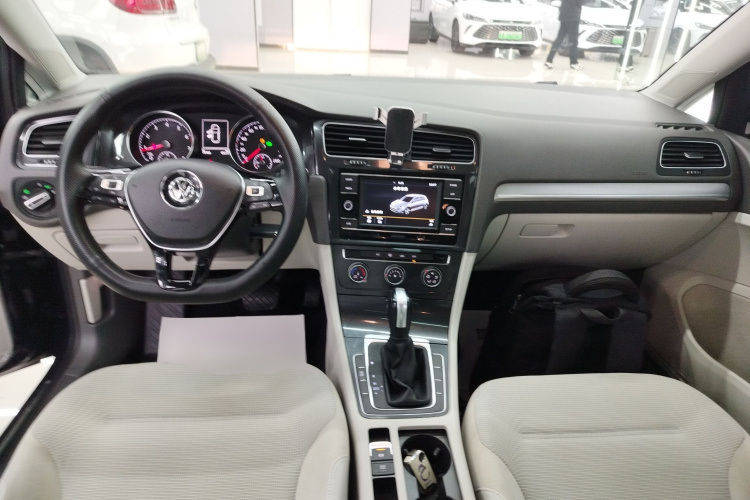 大众 高尔夫 2018款 180TSI 自动舒适型中控内饰12