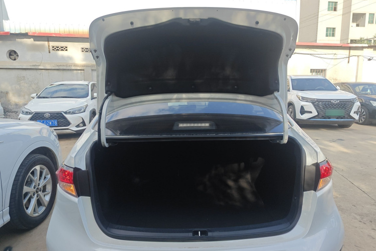 丰田 雷凌 2021款 185T CVT豪华版机舱底盘23