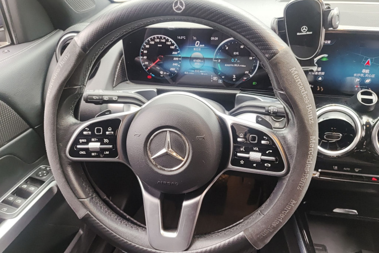 奔驰GLB 2020款 GLB 200 动感型中控内饰13