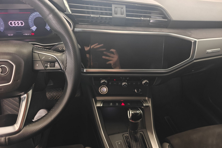 奥迪Q3 2019款 35 TFSI 进取动感型中控内饰7004