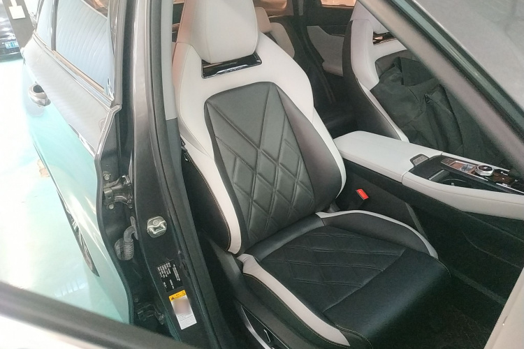 长安CS75 PLUS 2023款 第三代 1.5T 自动尊贵型局部细节41