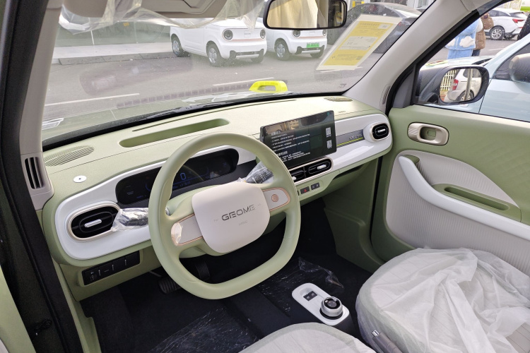 吉利银河 2025款 210km 熊猫骑士中控内饰12