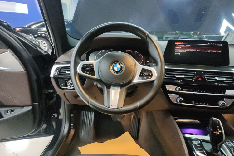 宝马5系 2020款 525Li M运动套装中控内饰13
