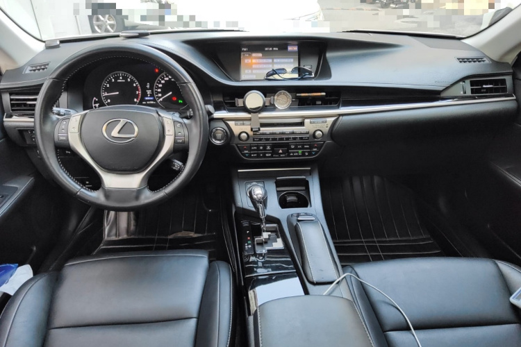 雷克萨斯ES 2013款 250 精英版中控内饰12