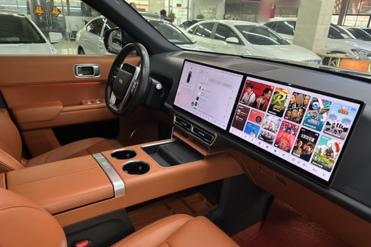 理想汽车 理想L8 2023款 Max中控内饰7004