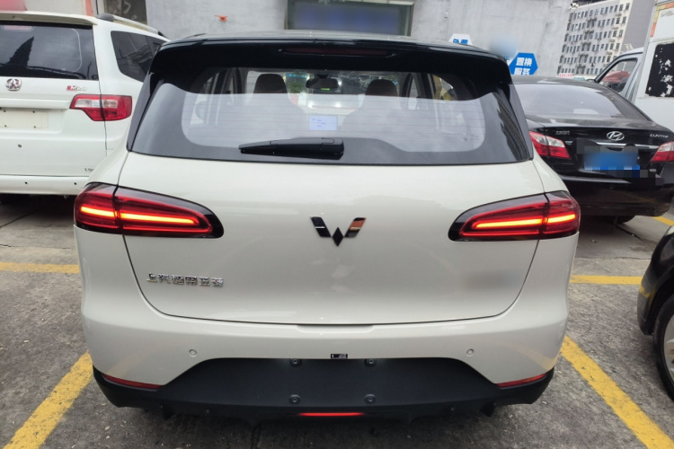 五菱汽车 五菱缤果PLUS 2024款 330km 五座版车身外观6