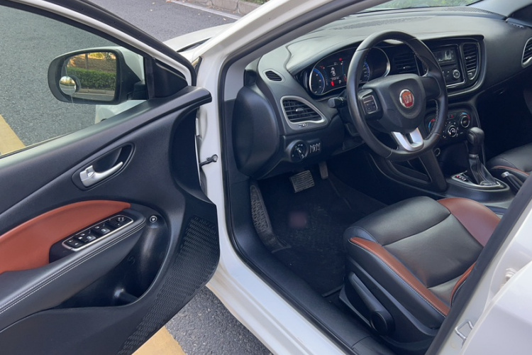 菲亚特 菲翔 2015款 1.4T 自动劲享版中控内饰7002