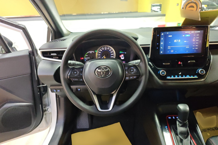 丰田 雷凌 2022款 双擎 1.8H E-CVT运动版局部细节13