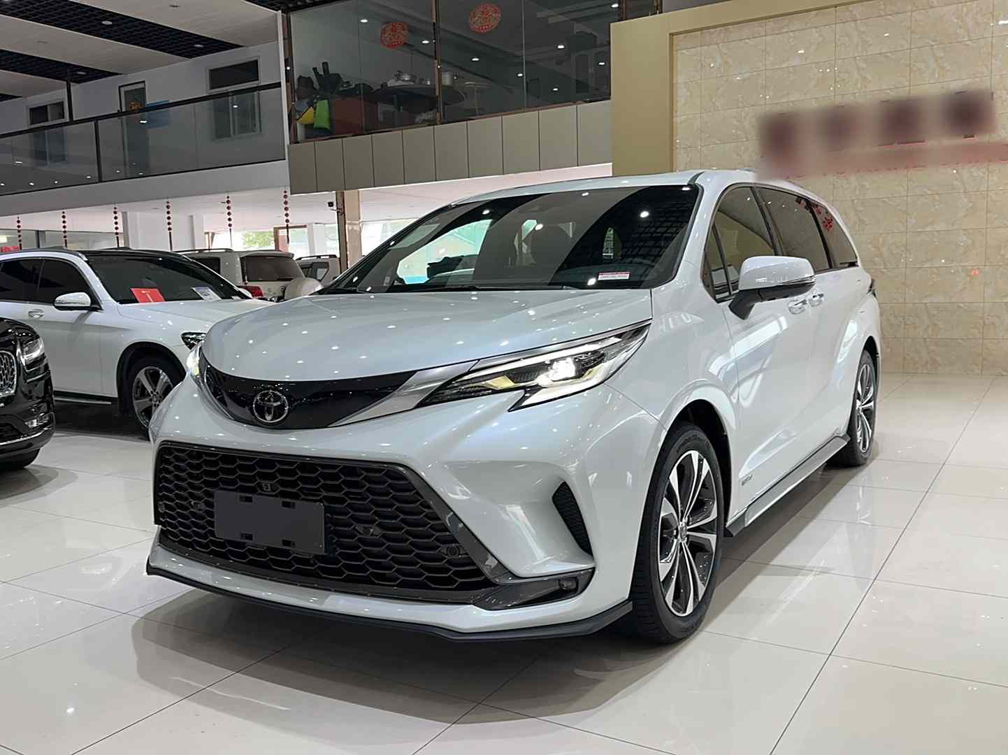丰田 格瑞维亚 2024款 2.5L混动 尊贵PLUS版(1)