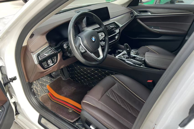 宝马5系新能源 2020款 里程升级版 530Le 豪华套装中控内饰7001