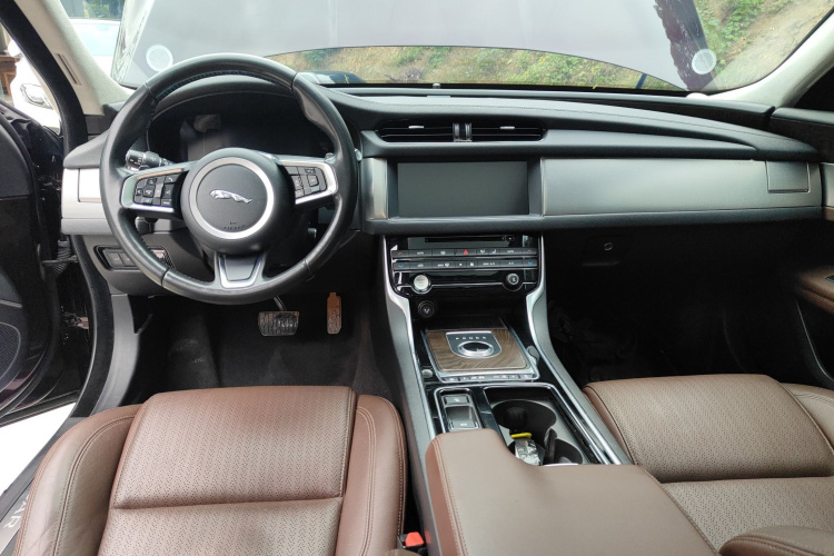 捷豹XFL 2018款 XFL 2.0T 250PS 豪华版中控内饰12