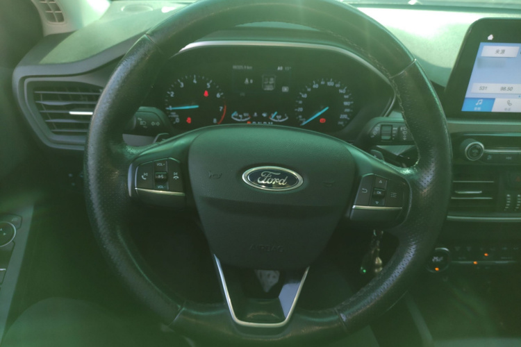 福特 福克斯 2019款 两厢 EcoBoost 180 自动锋潮型局部细节13