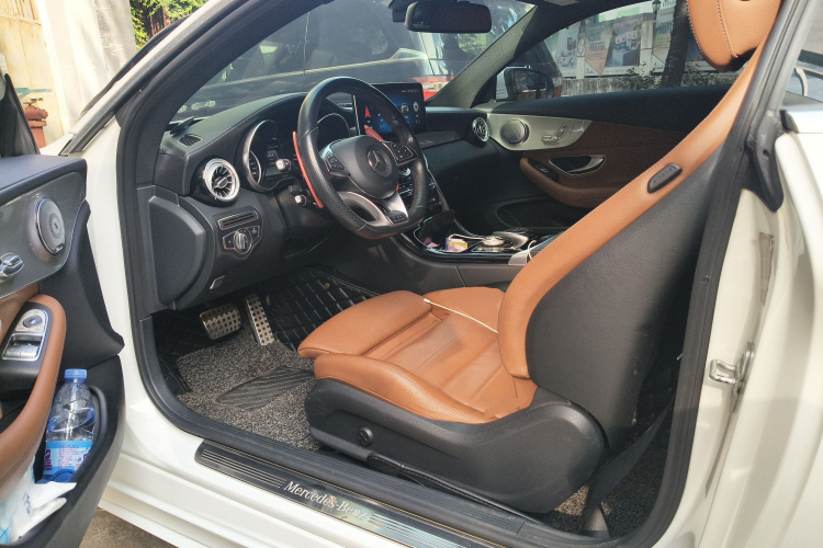 奔驰C级(进口) 2017款 改款 C 200 轿跑版中控内饰19