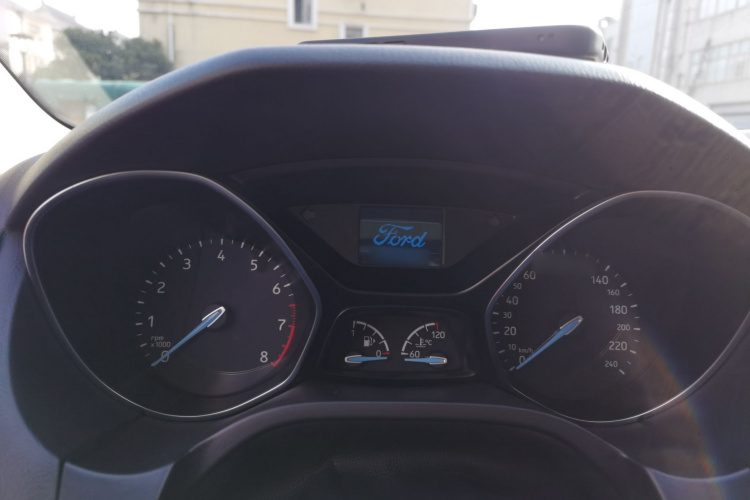 福特 福克斯 2018款 三厢经典 EcoBoost 125 自动超能风尚型智行版局部细节14