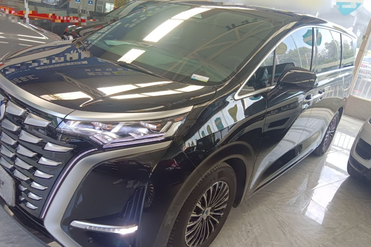 腾势D9 2022款 DM-i 970 四驱旗舰型车身外观4