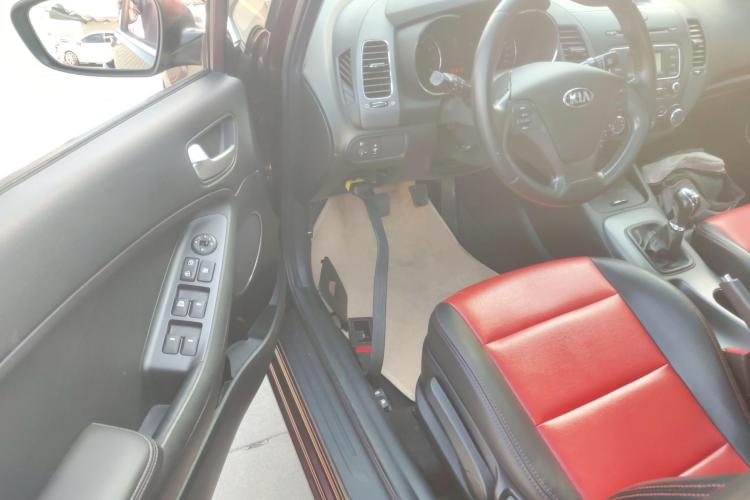 起亚K3 2015款 1.6L 手动GLS中控内饰7003