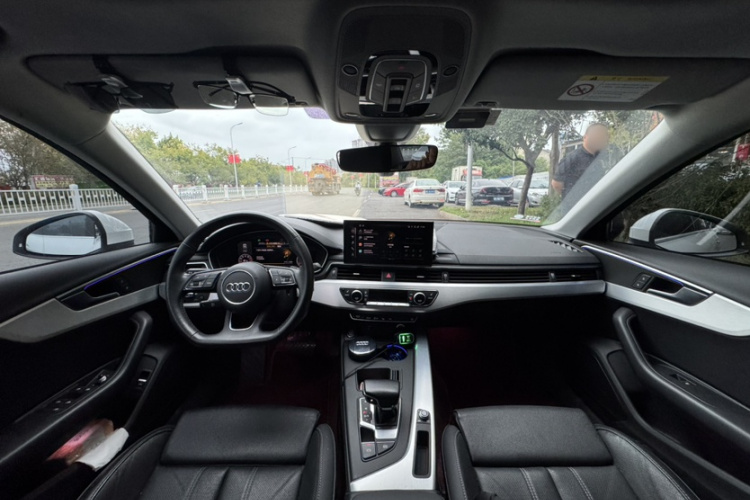 奥迪A4L 2020款 40 TFSI 豪华动感型中控内饰7001