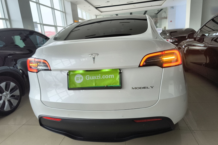 特斯拉 Model Y 2022款 后轮驱动版车身外观6