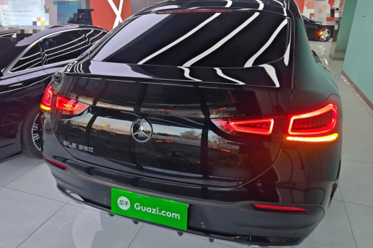 奔驰GLE 2023款 GLE 350 4MATIC 轿跑SUV 豪华型车身外观6