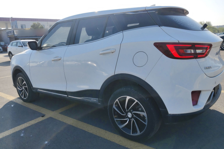 众泰T300 2017款 1.5L 手动豪华型车身外观4