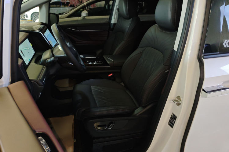 广汽传祺 传祺M8 2024款 大师系列 400T 尊贵版局部细节19