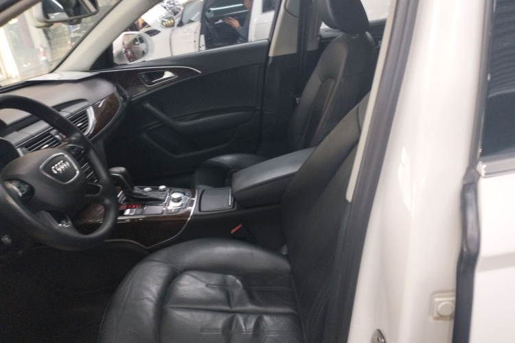 奥迪A6L 2016款 30 FSI 舒适型中控内饰19