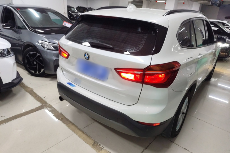 宝马X1 2016款 sDrive18Li 时尚型车身外观7