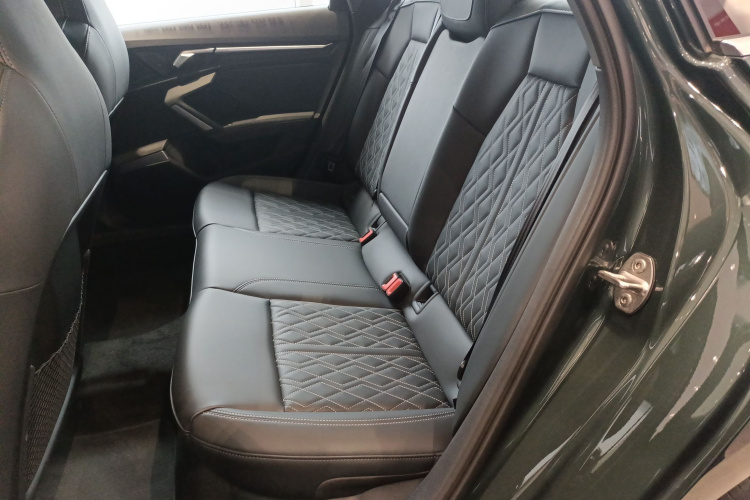 奥迪A3 2025款 A3L Limousine 35TFSI 飞驰尊享型中控内饰21