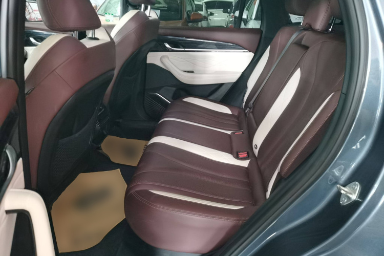 吉利汽车 星越L 2021款 2.0TD DCT EVO两驱尊贵型中控内饰21