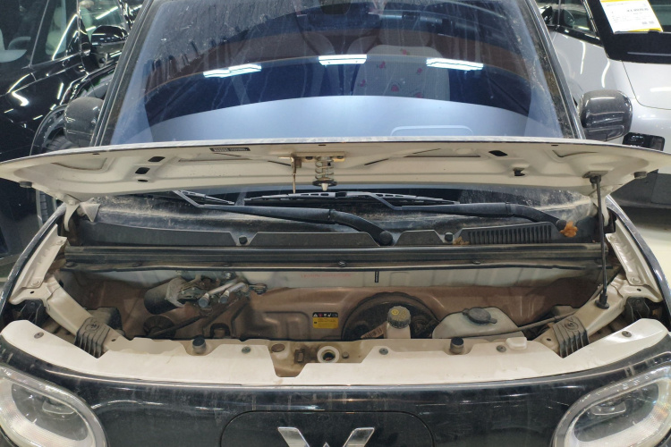 五菱汽车 宏光MINIEV 2024款 第三代 215km 进阶版机舱底盘24