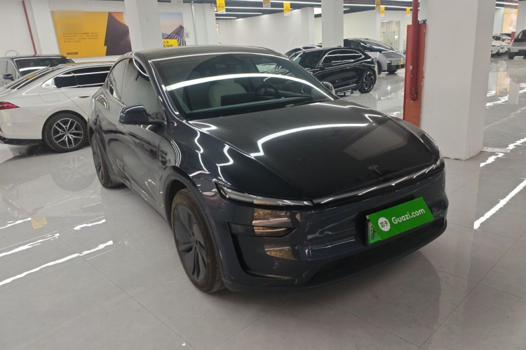 特斯拉 Model Y 2025款 后轮驱动 首发版车身外观3