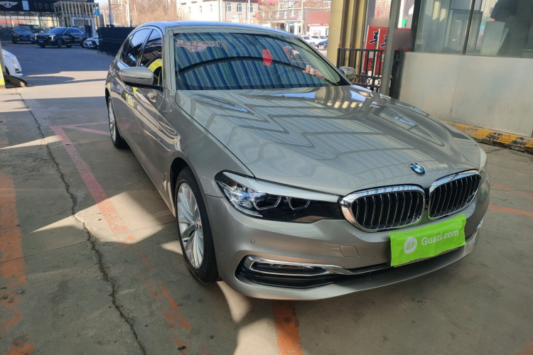 宝马5系 2018款 改款 530Li 领先型 豪华套装车身外观3