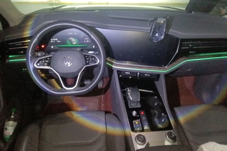 大众 途锐 2023款 3.0TSI 锐享版 曜黑运动套装中控内饰12