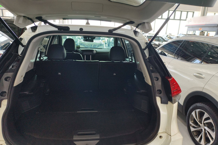 日产 奇骏 2023款 经典 2.0L 两驱智联臻享版局部细节23